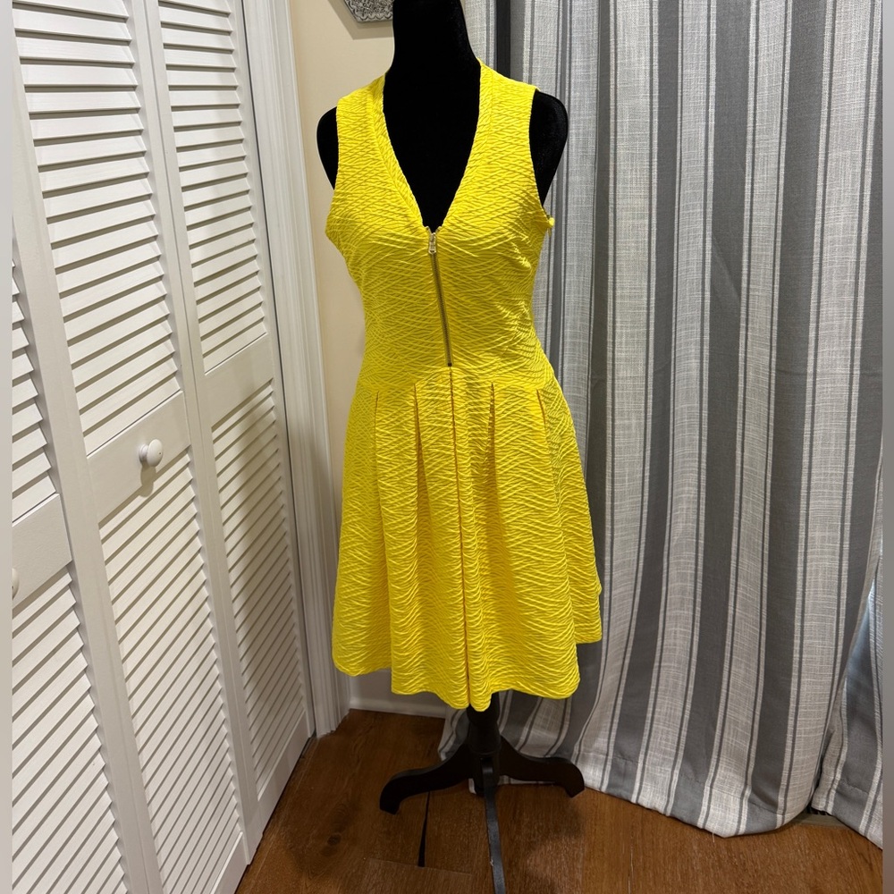 Guess cocktail dress - a dress for the season. Sz 6